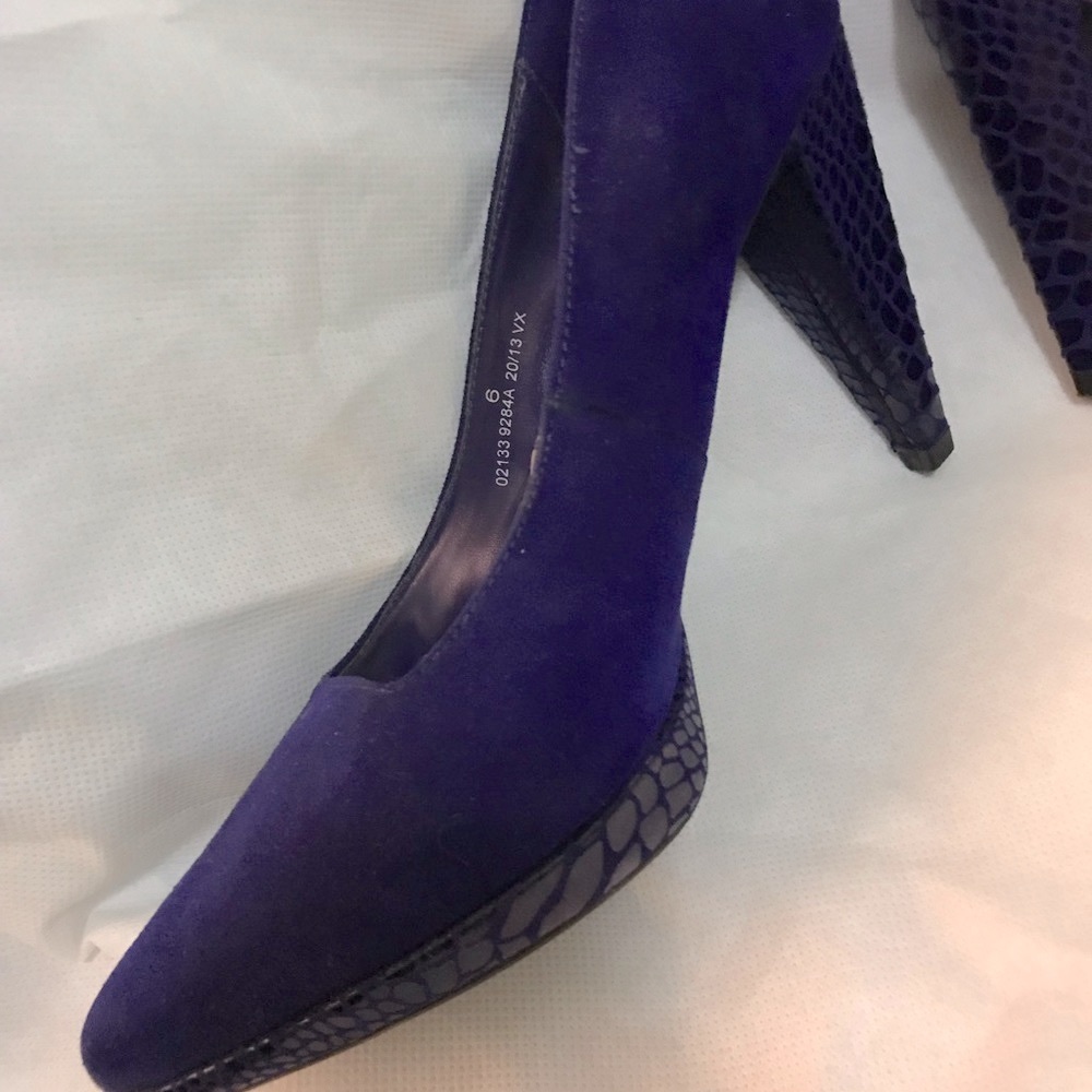 Midnight blue classic heels